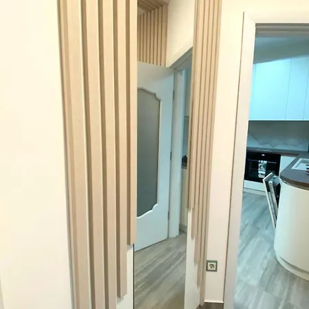 New Yorker 2 Bedroom Apartment