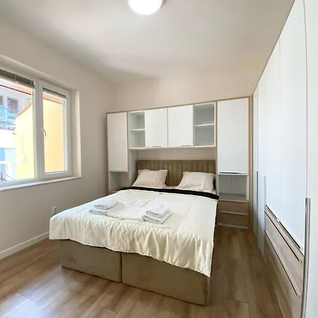 New Yorker 2 Bedroom *