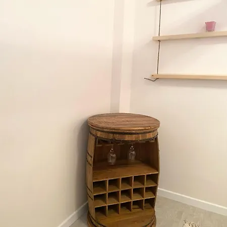 New Yorker 2 Bedroom Apartment