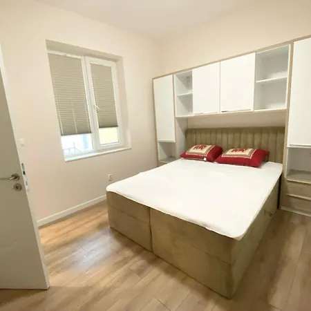 New Yorker 2 Bedroom Warna