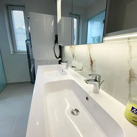 New Yorker 2 Bedroom Apartmán
