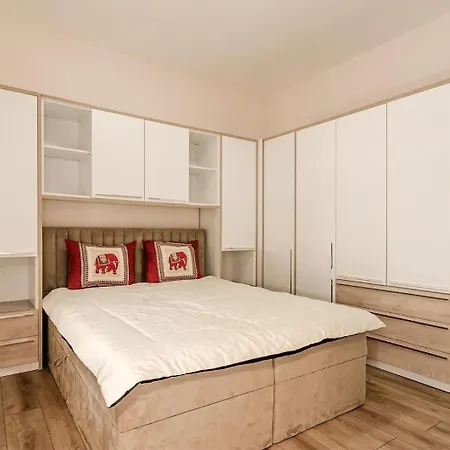 New Yorker 2 Bedroom Apartment Warna